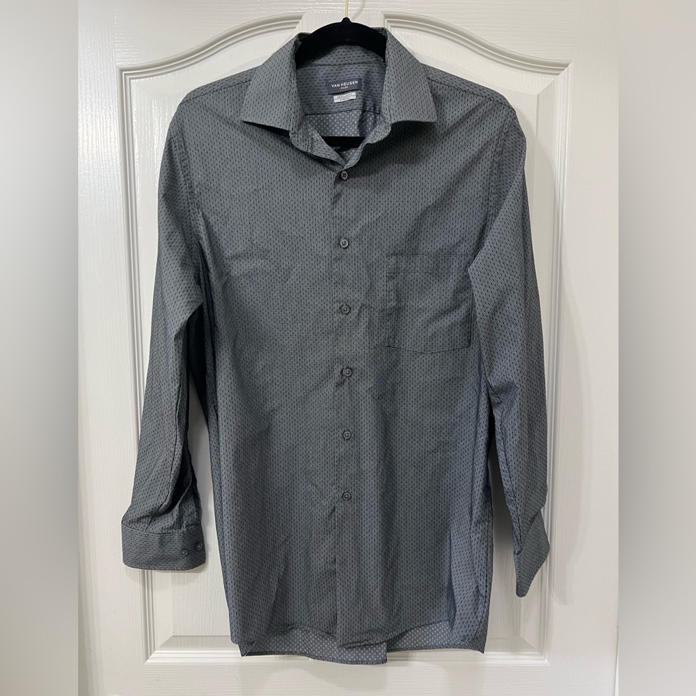 Gray Van Heusen Flex button down long sleeve shirt 32/33. 15&1/2